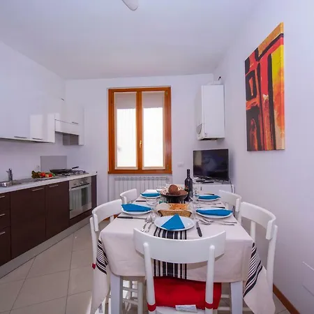 Fiumelatte Sleeps 2 Air Con Wifi Appartement *
