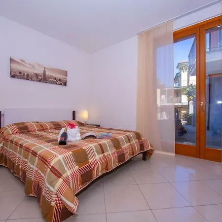 Lejlighed Fiumelatte Sleeps 2 Air Con Wifi Varenna